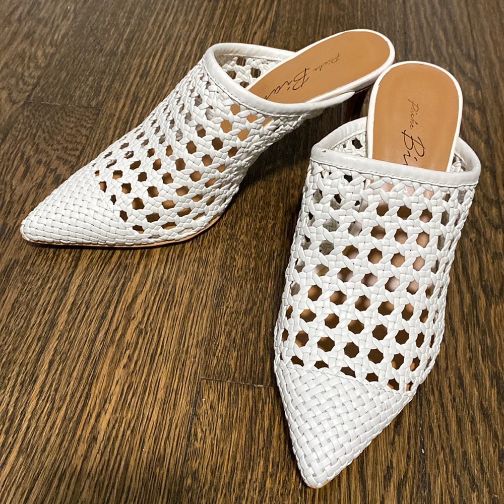 White woven heel